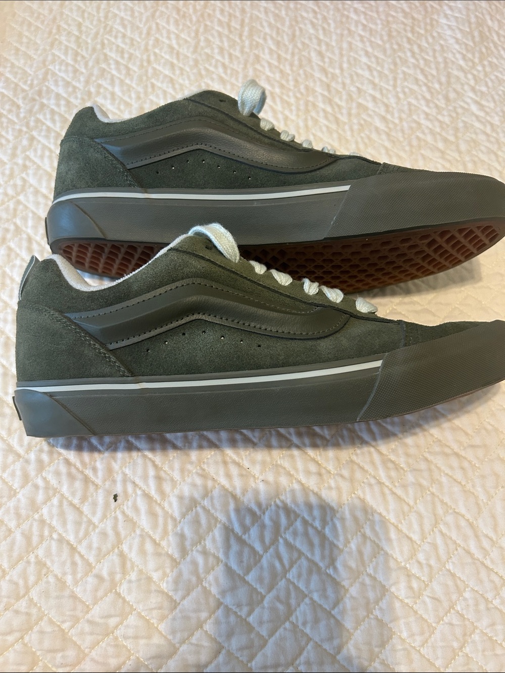 New-Never Worn! Size 10.5 Vans Low-Top Suede Skate Sneakers in Olive Green